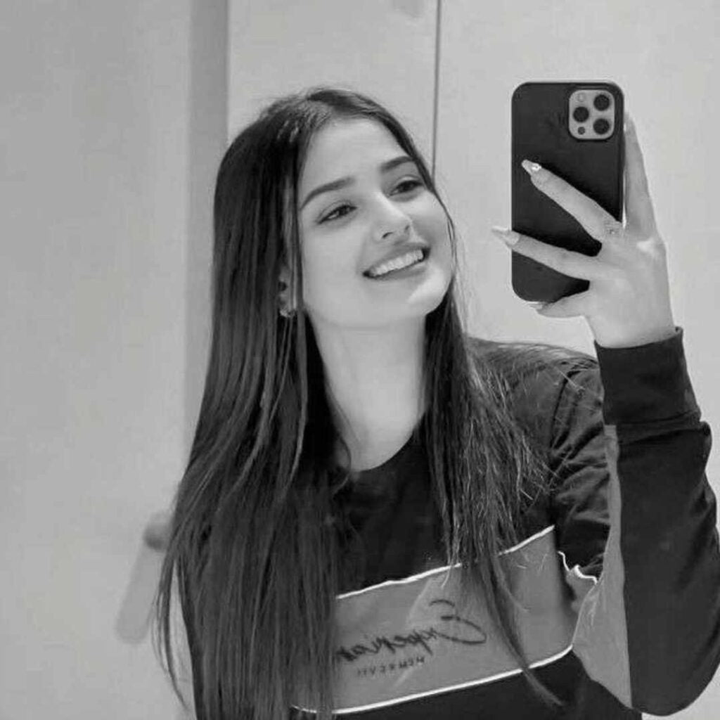files/instagram-aesthetic-mirror-selfie-22-1024x1024.jpg